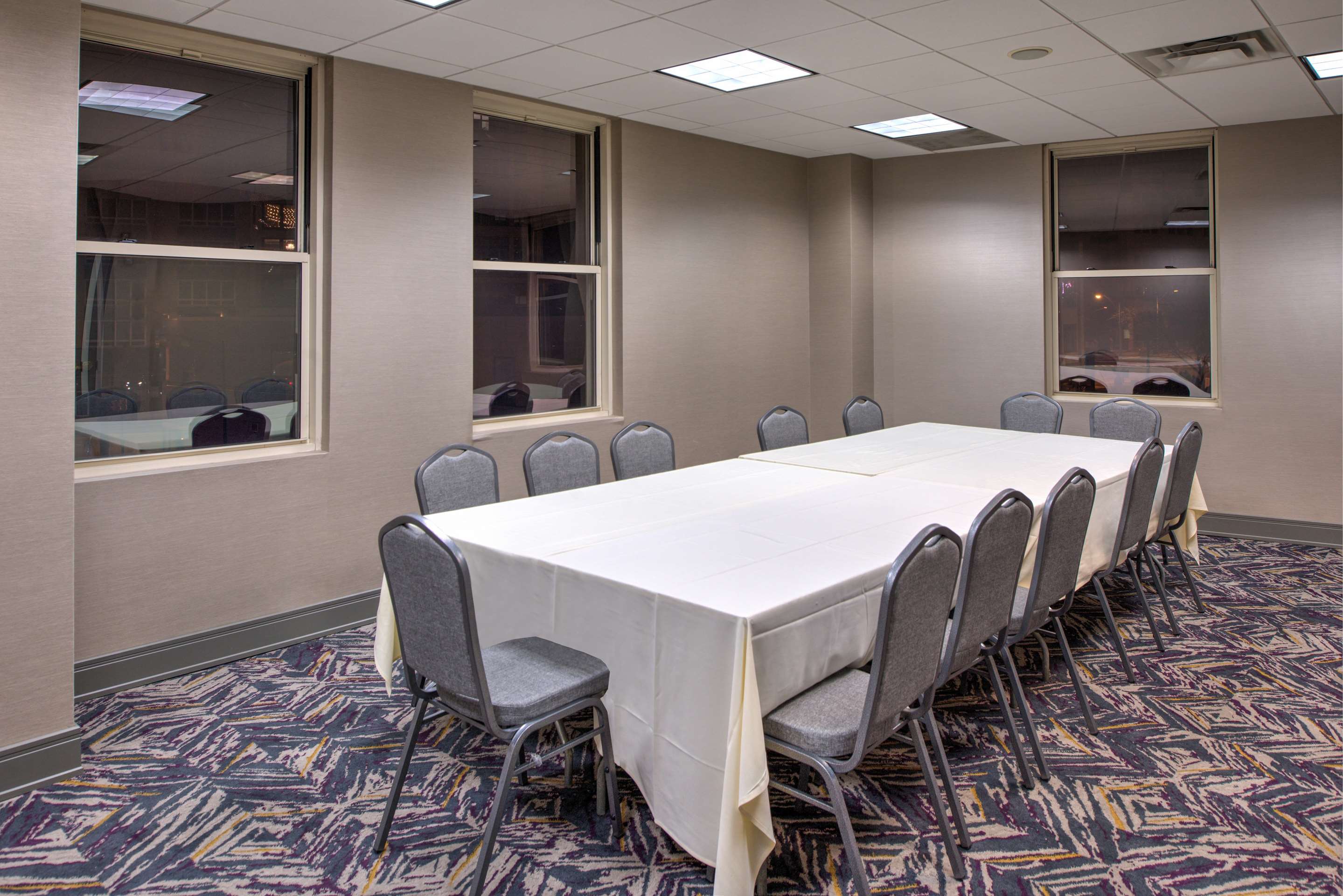 Meeting Room | DoubleTree by Hilton Utica