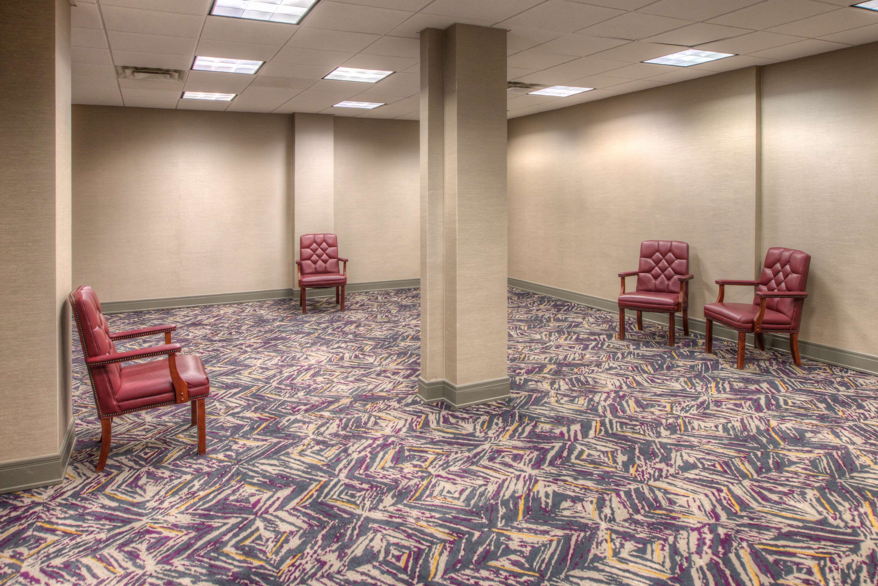 Meeting Room | DoubleTree by Hilton Utica