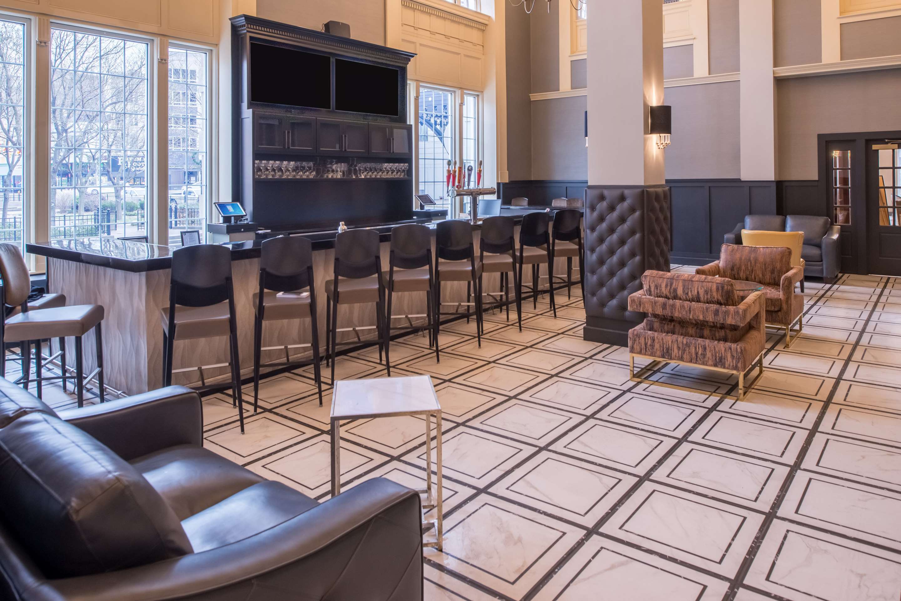 BarLounge | DoubleTree by Hilton Utica