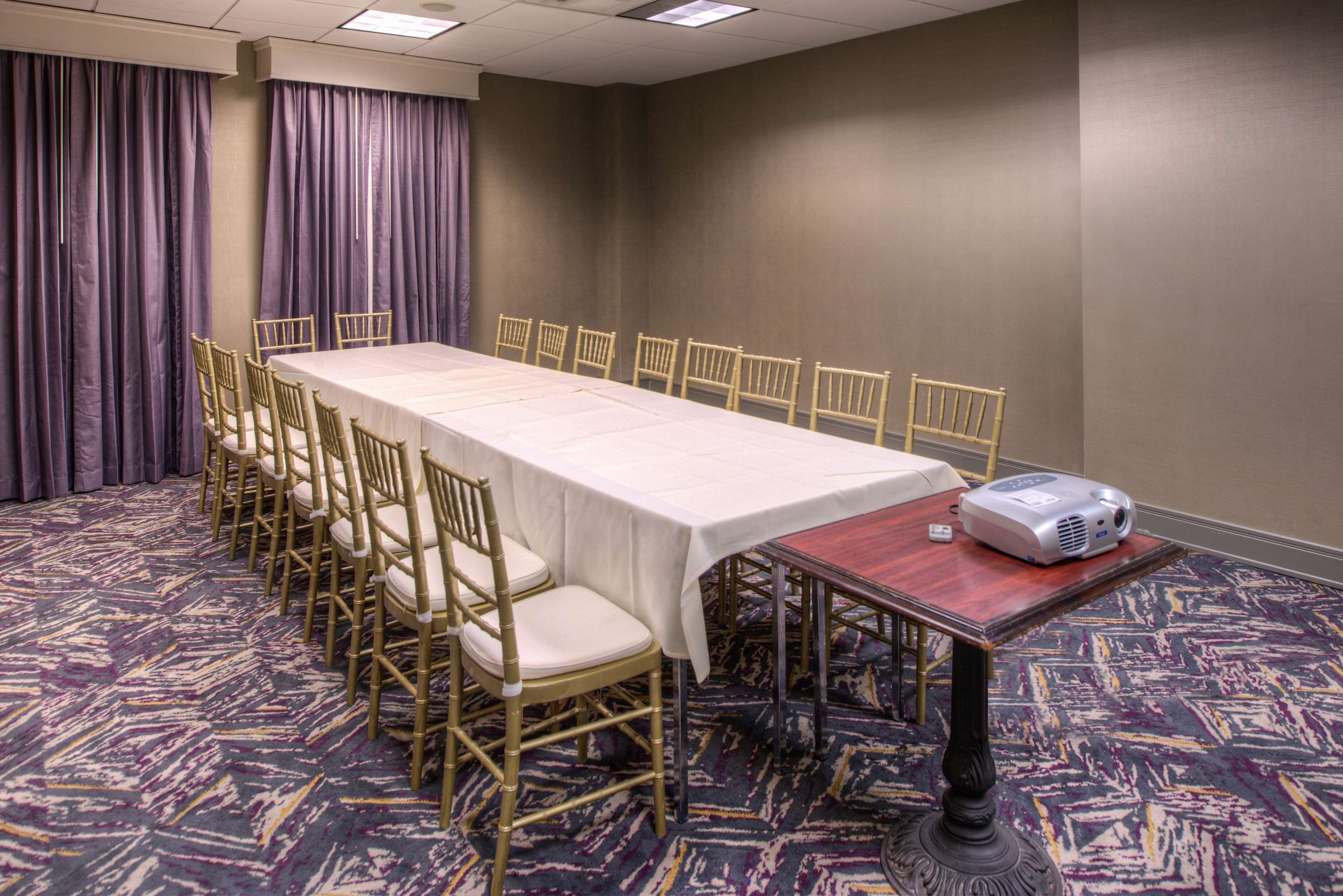 Meeting Room | DoubleTree by Hilton Utica
