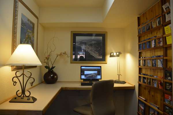 Conference Area - SureStay Plus Hotel by Best Western Gold Beach