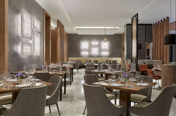 Restaurant - Hyatt Regency Hotel John Wayne Airport Newport Beach