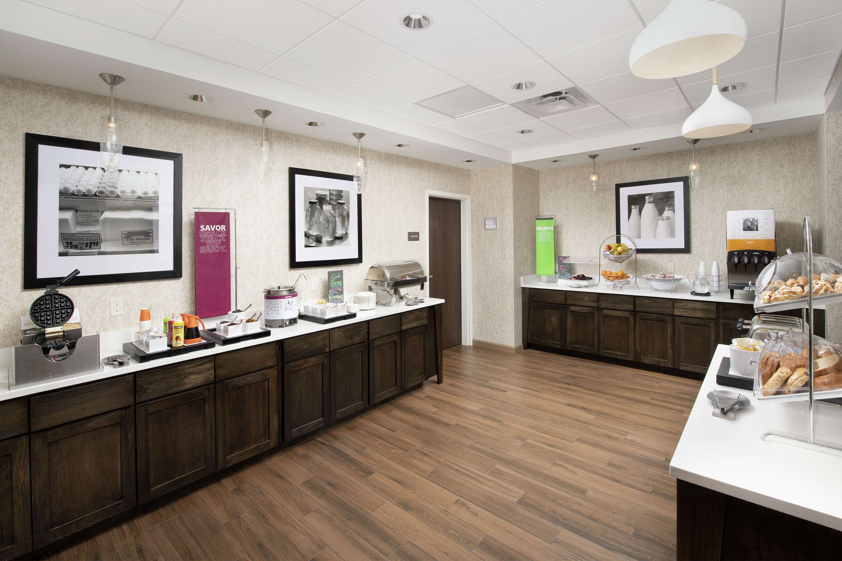 Breakfast Area | Hampton Inn Denver Tech Center South