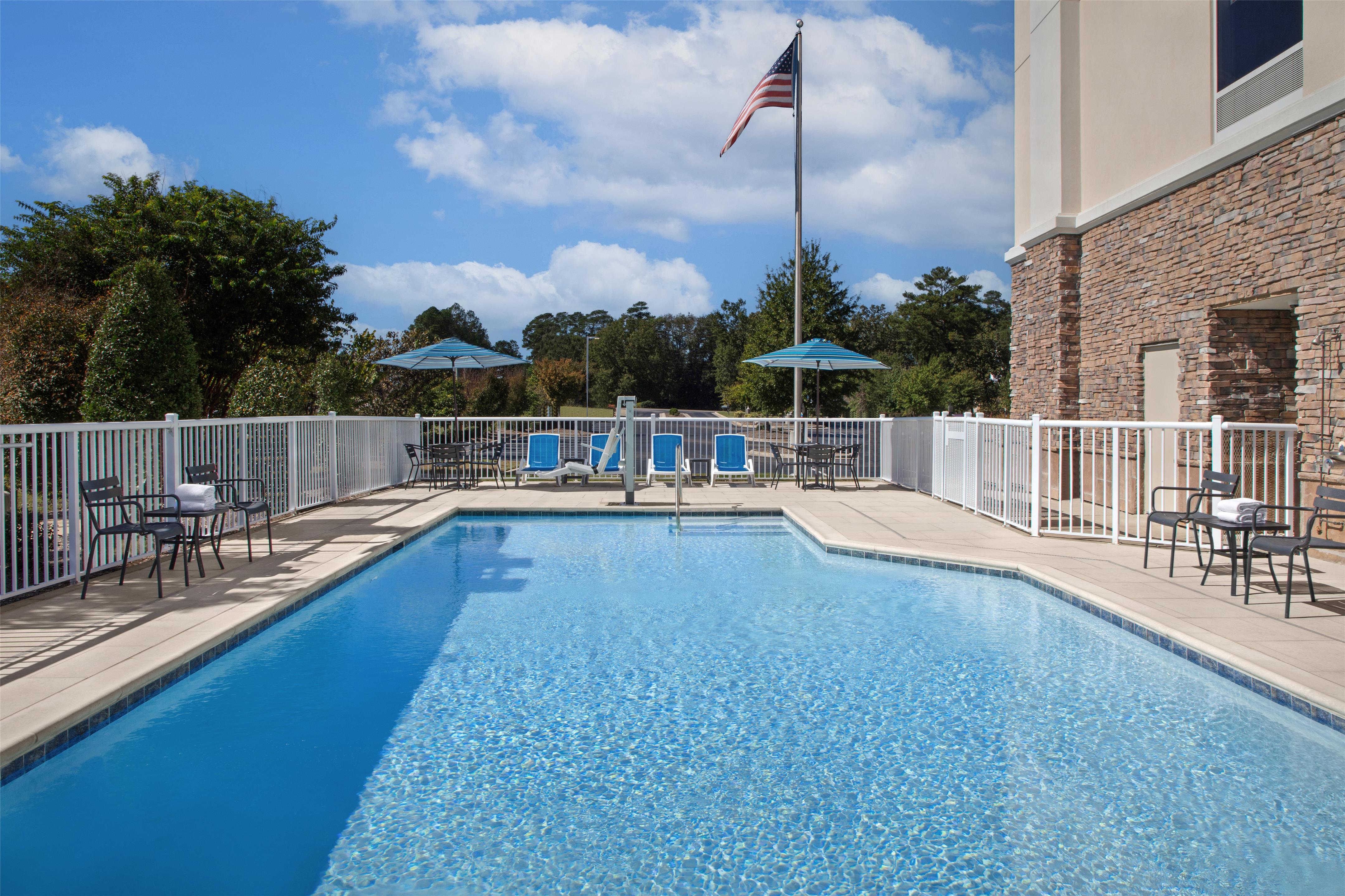 Pool | Hampton Inn & Suites Fayetteville