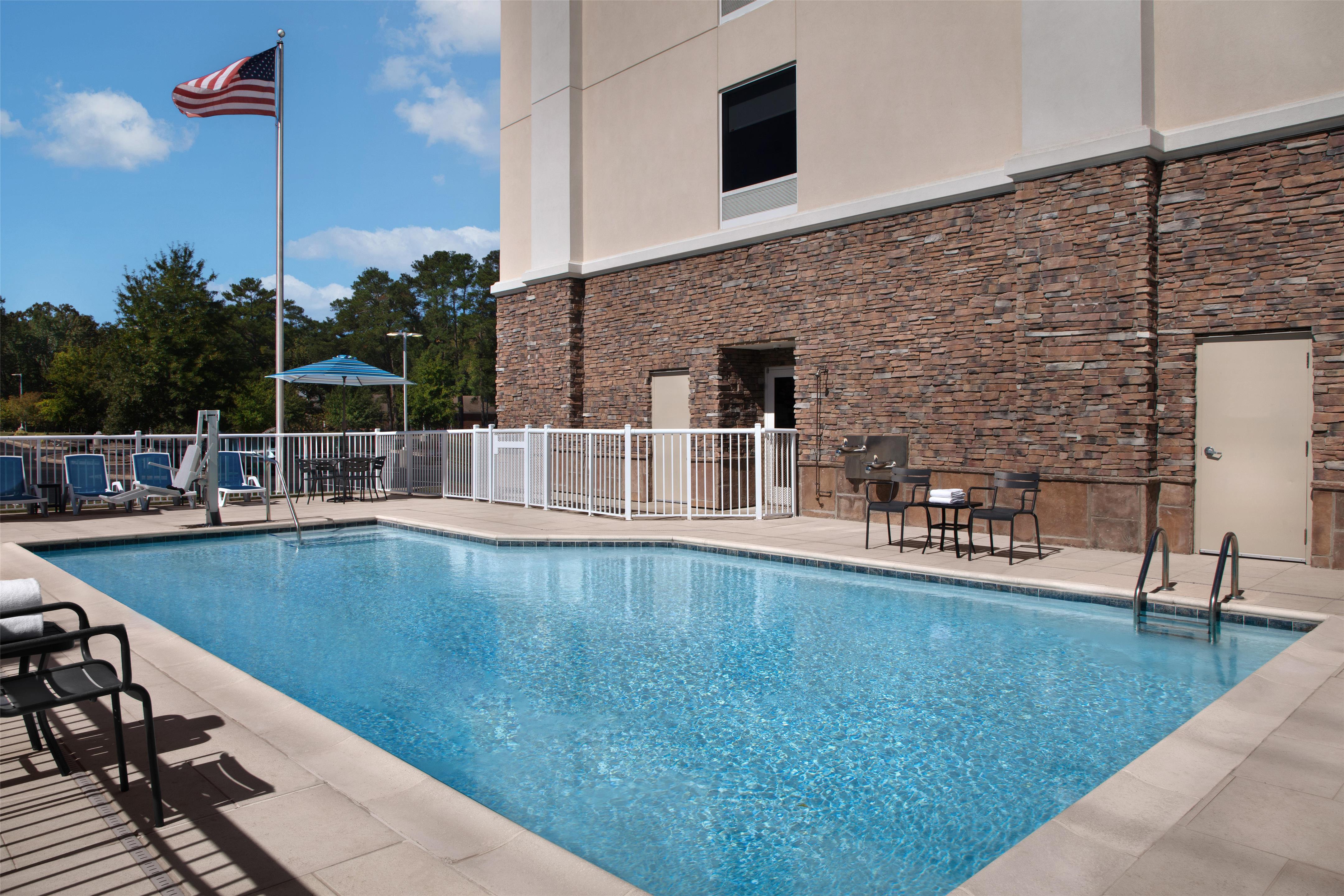 Pool | Hampton Inn & Suites Fayetteville