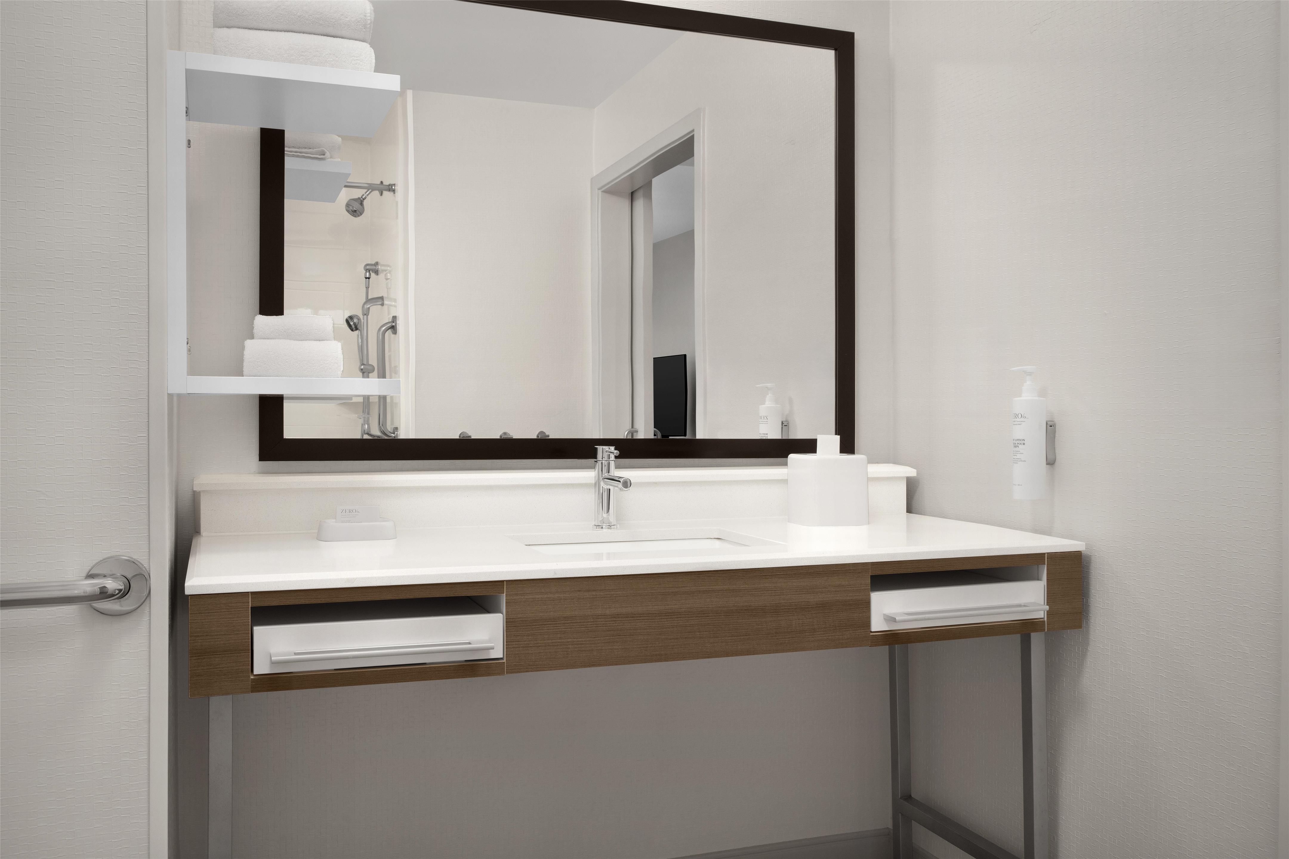 Guest room bath