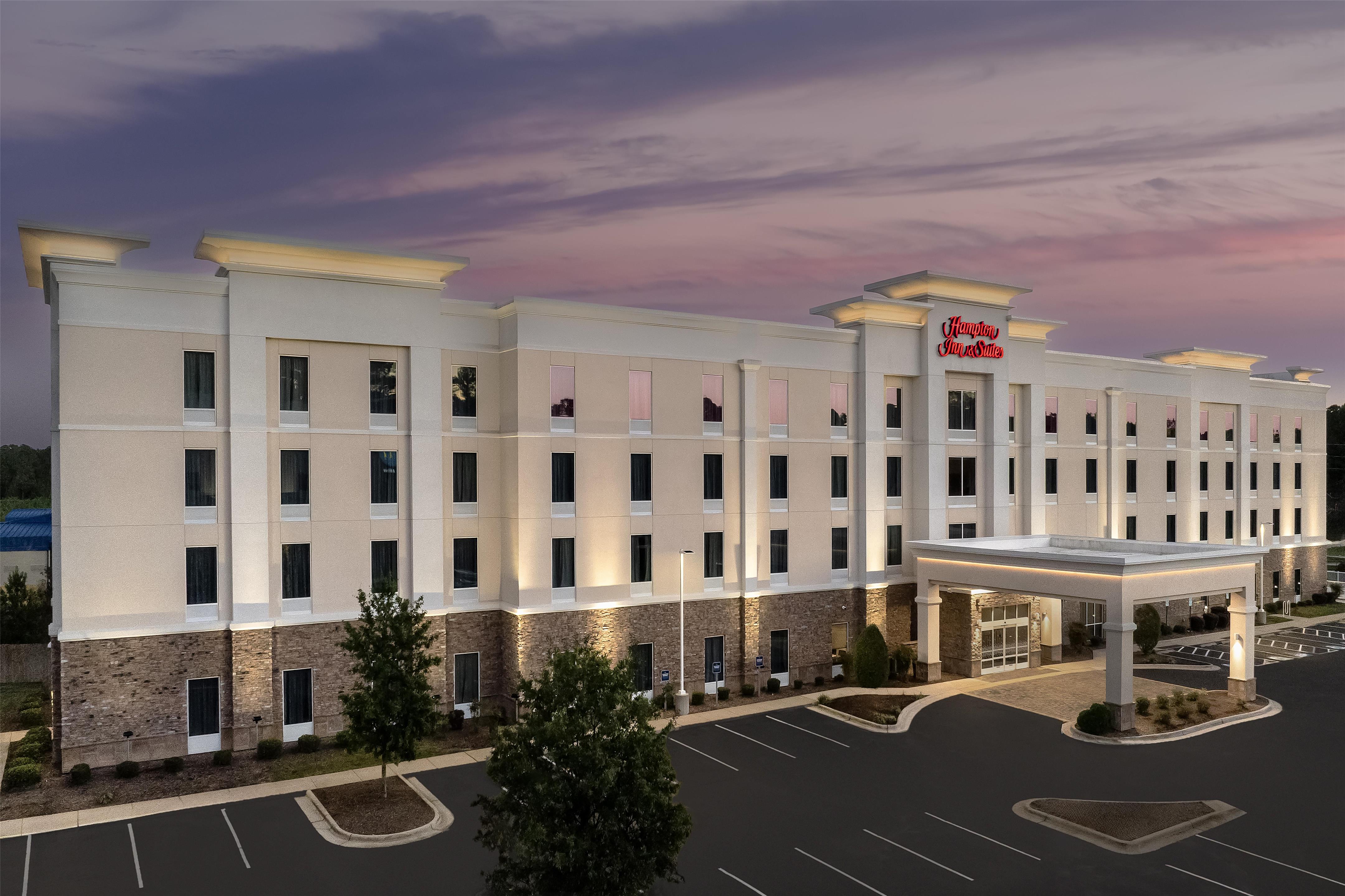 Exterior | Hampton Inn & Suites Fayetteville