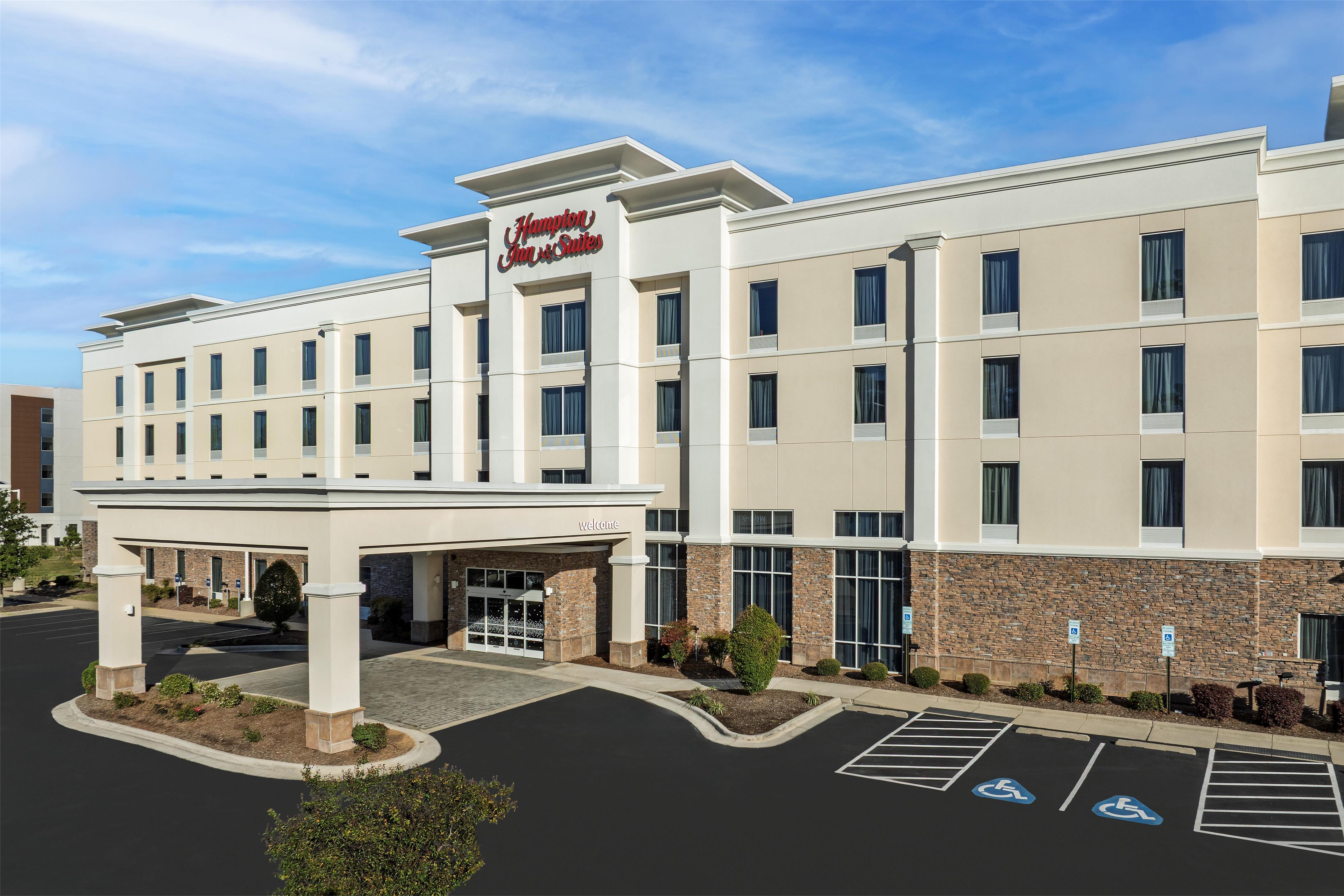 Exterior | Hampton Inn & Suites Fayetteville