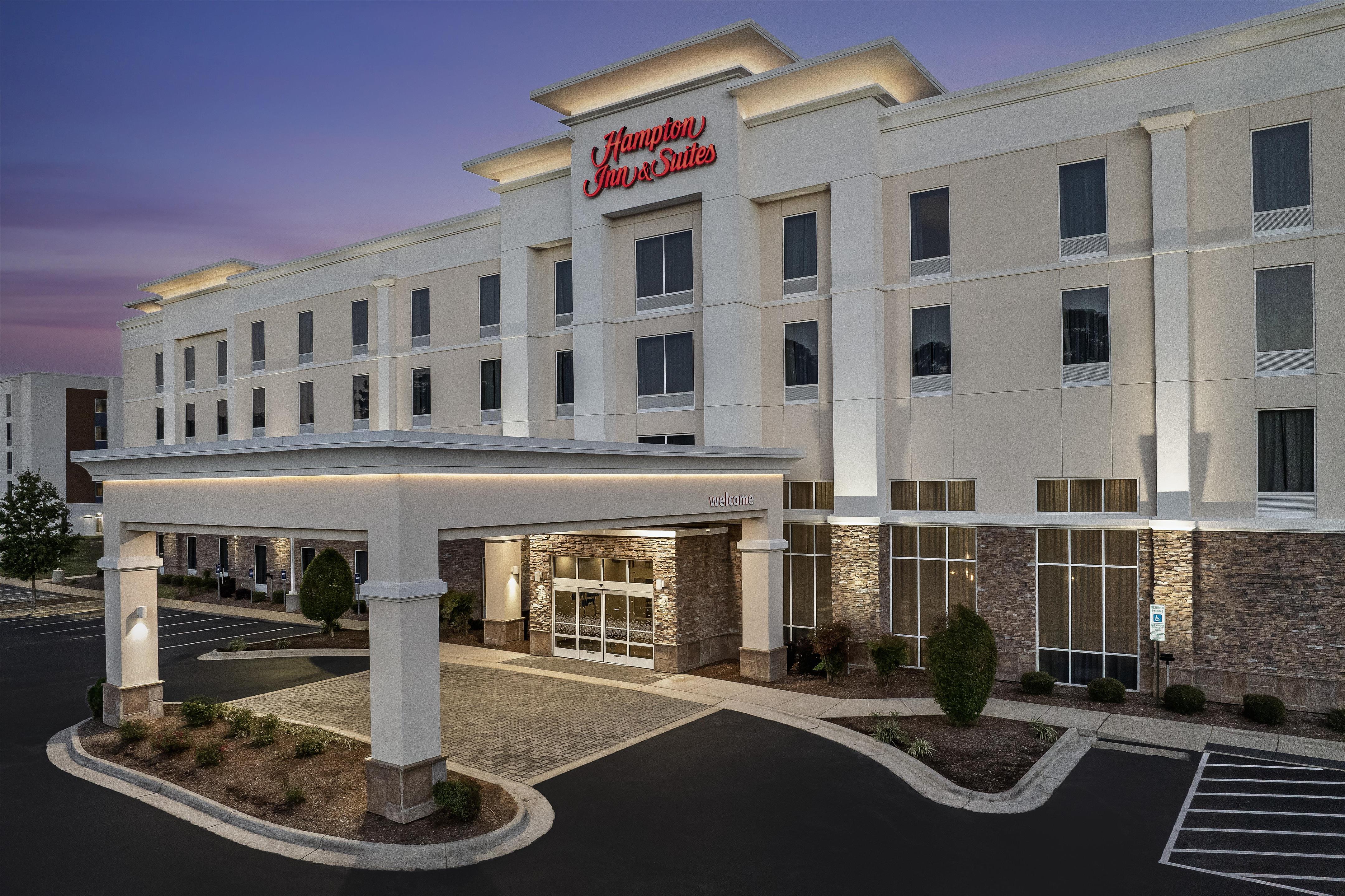 Exterior | Hampton Inn & Suites Fayetteville