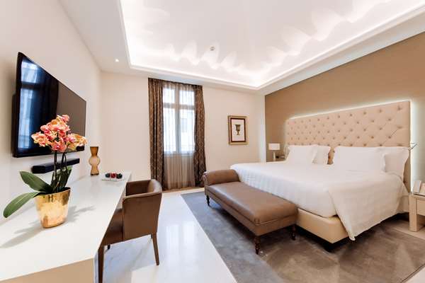 FAMILY CONNECTING ROOM