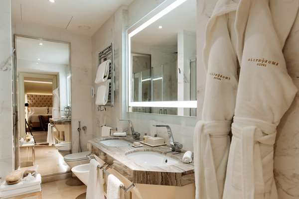 KING JUNIOR SUITE