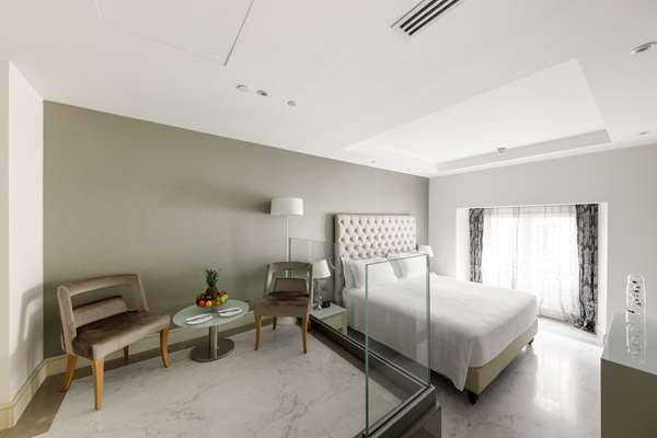 KING JUNIOR SUITE