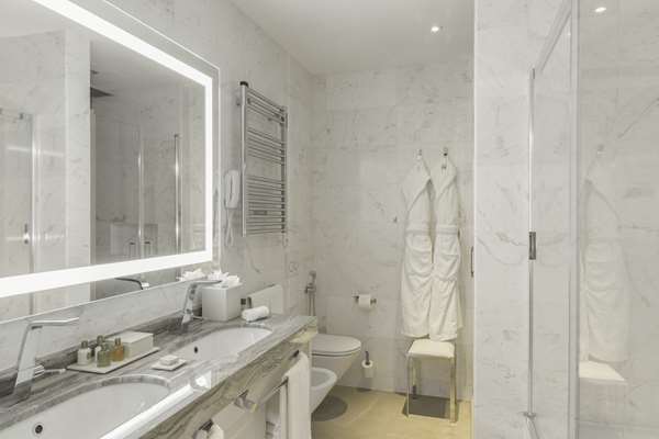 TWIN DELUXE ROOM