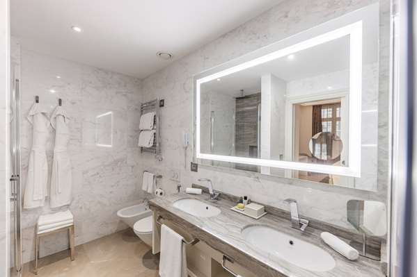 COSTANTINO SUITE