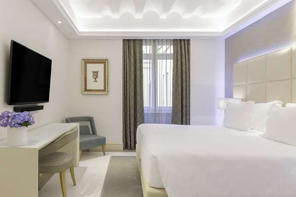 TWIN DELUXE ROOM