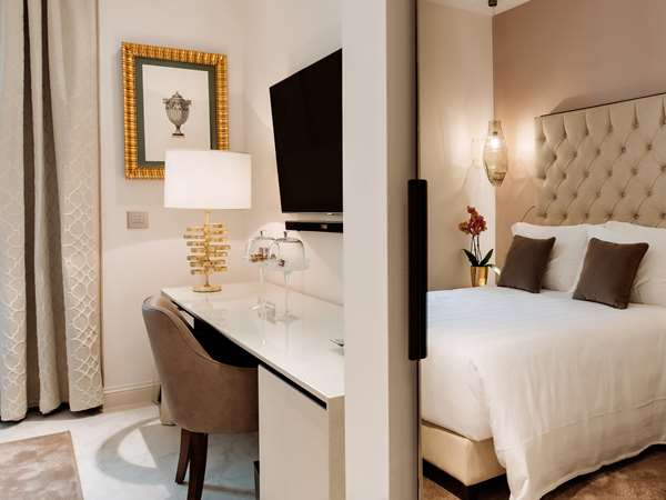 COMFORT ROOM