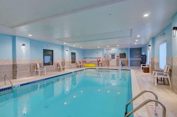Pool - Hampton Inn & Suites Stoughton