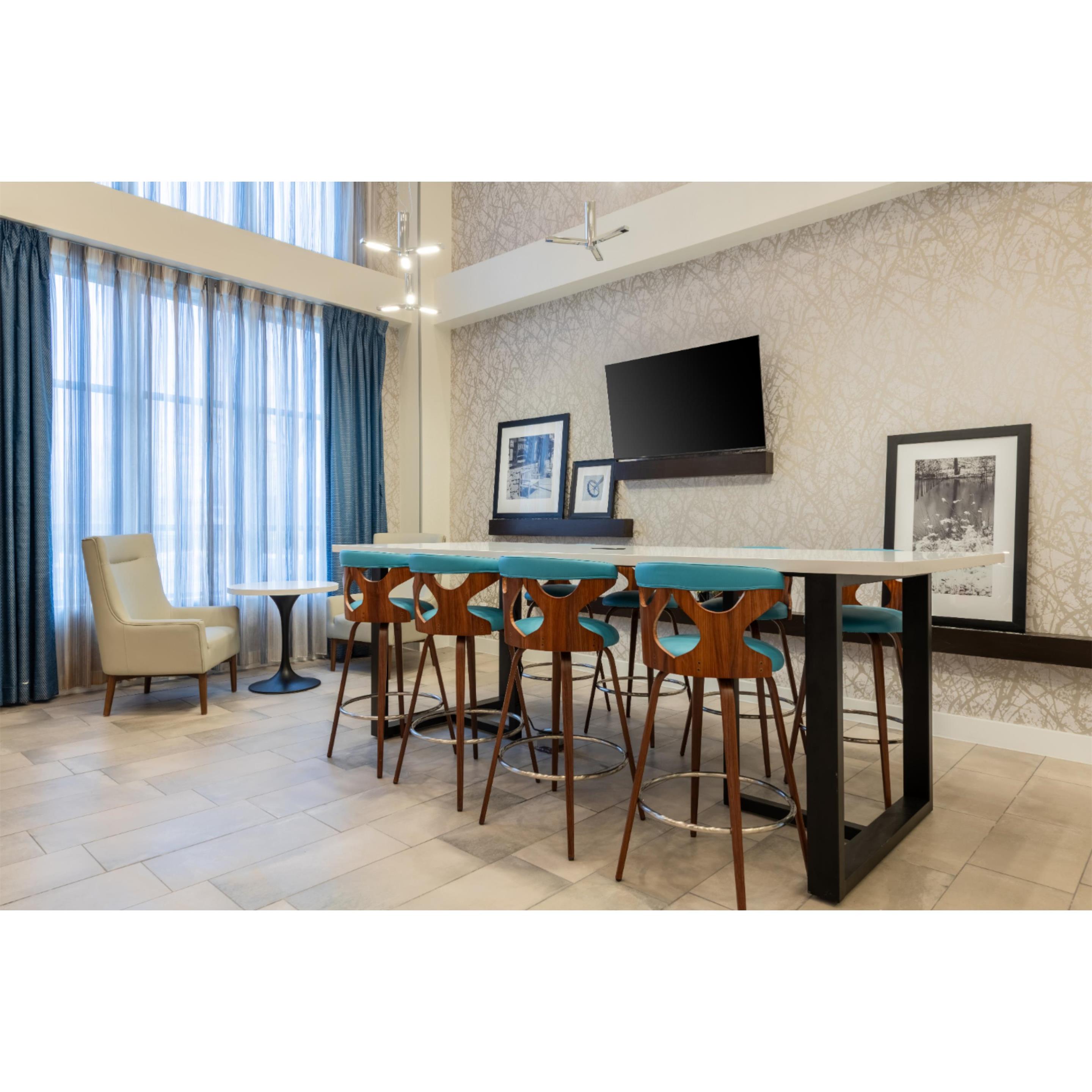 Breakfast Area | Hampton Inn & Suites Boston/Stoughton