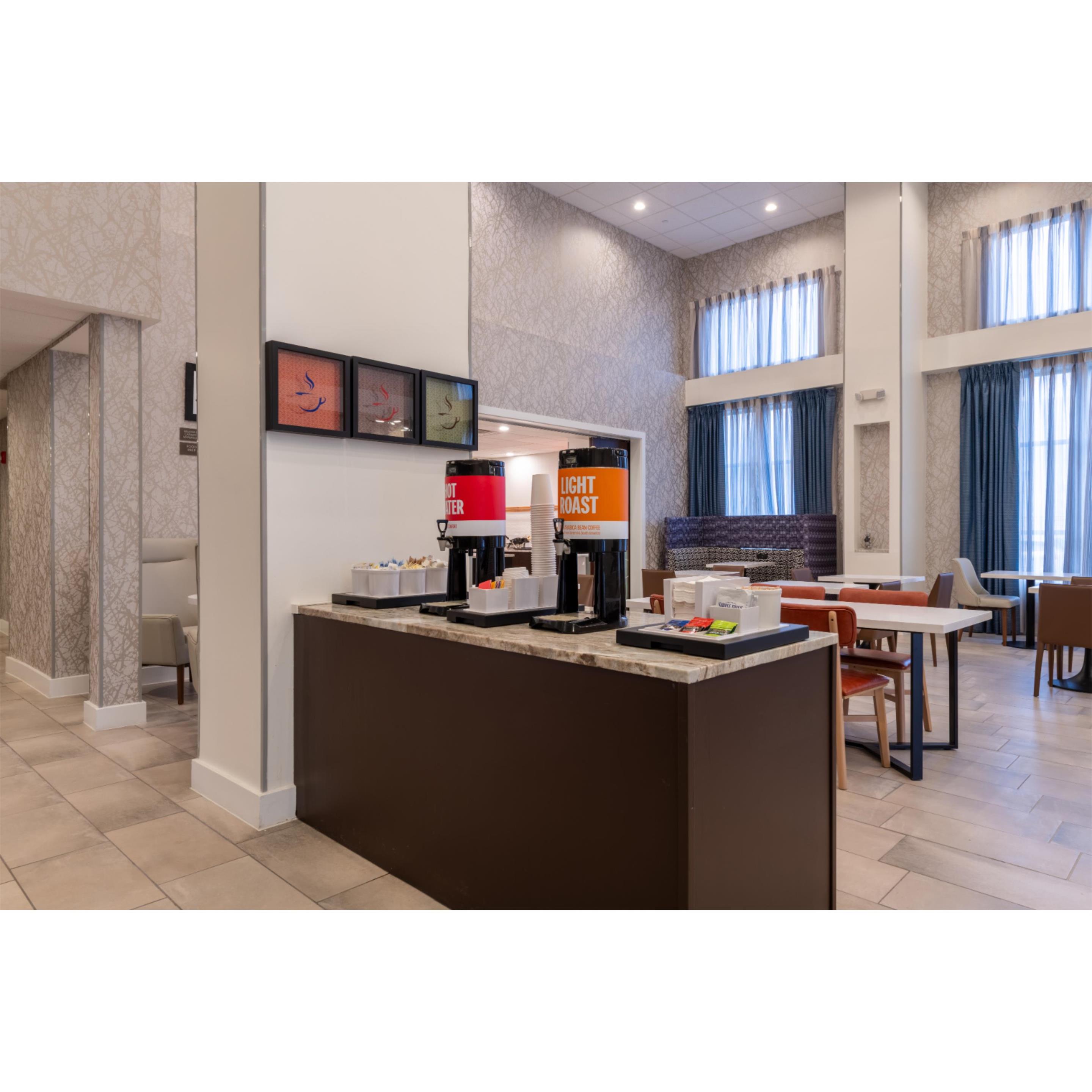 Breakfast Area | Hampton Inn & Suites Boston/Stoughton