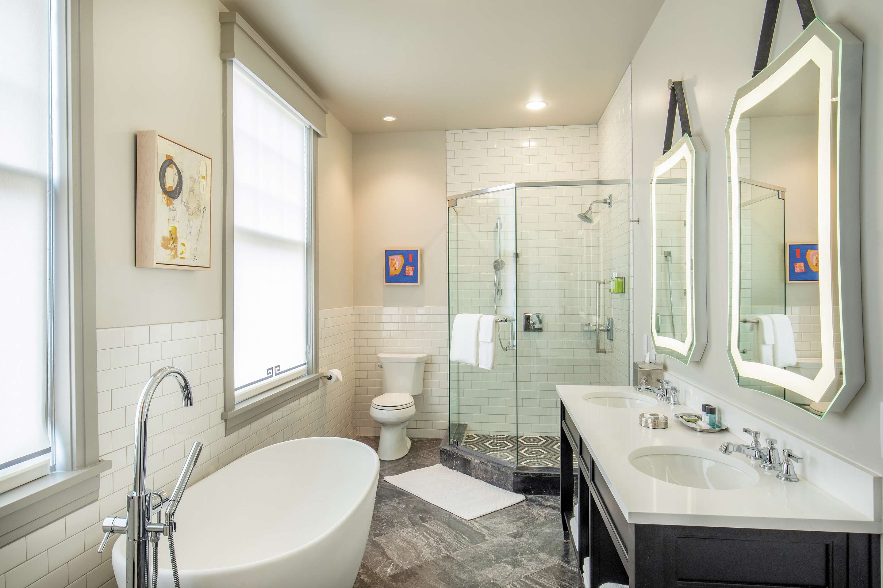 Guest room bath
