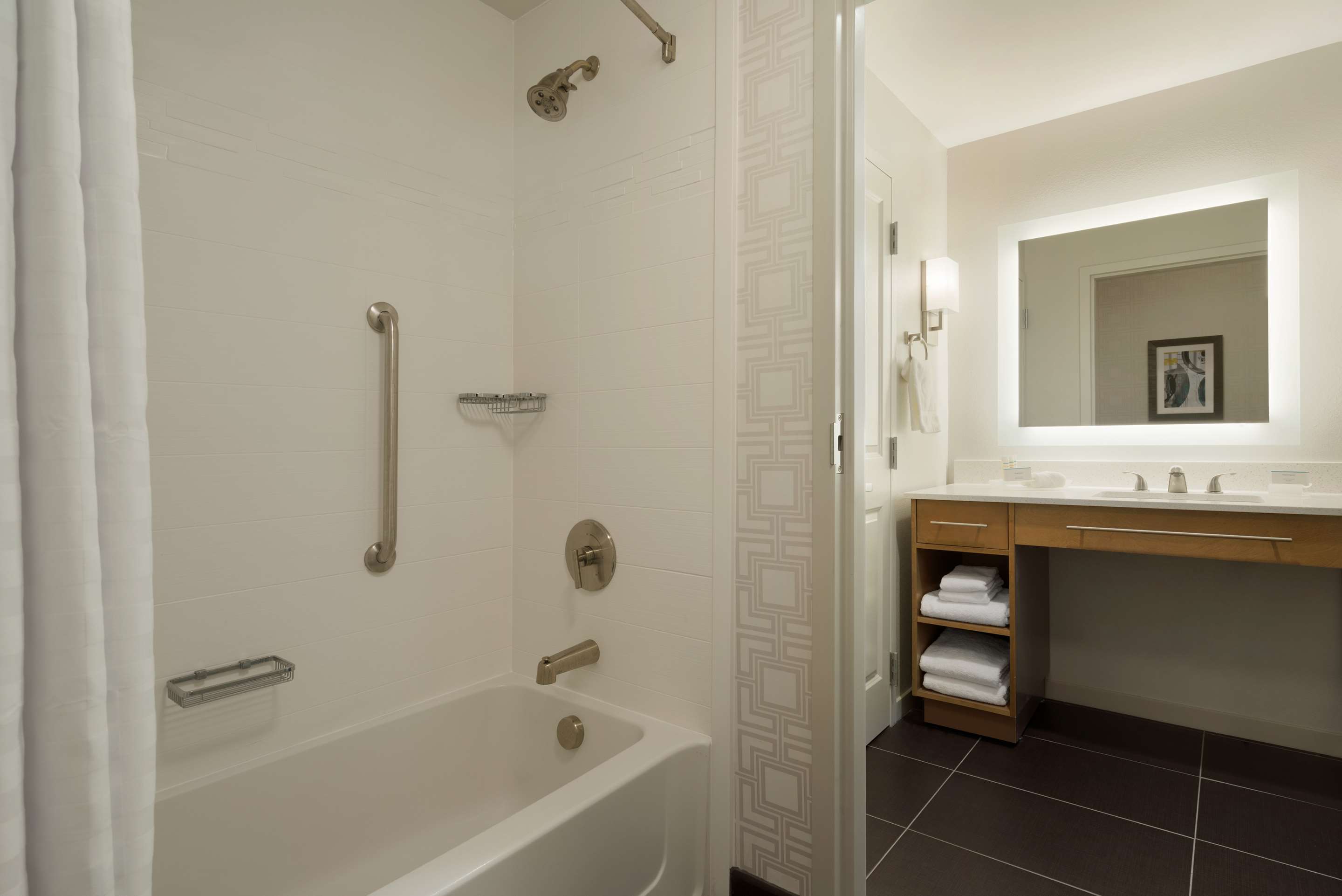 Guest room bath