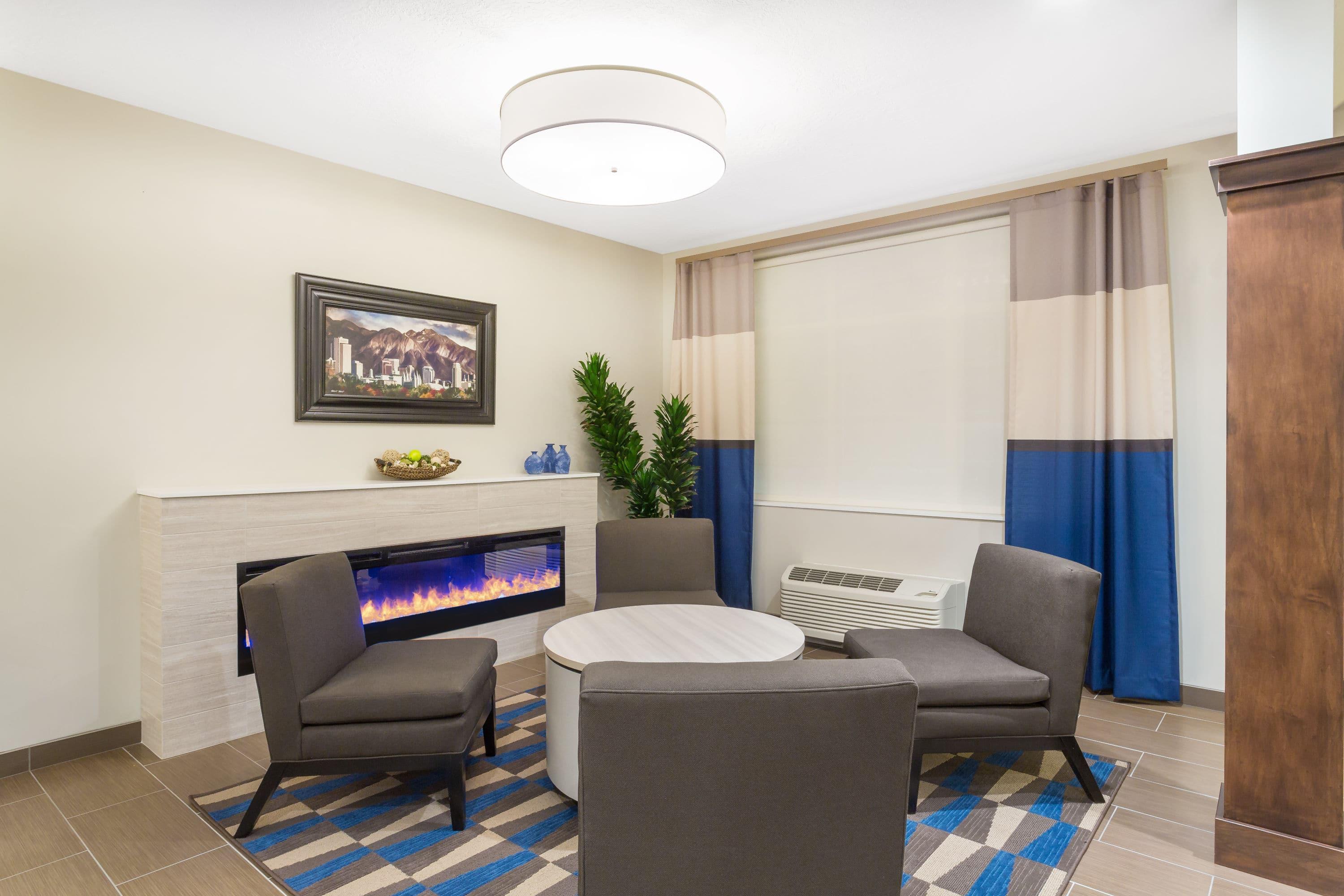 Lobby | Microtel Inn & Suites by Wyndham Springville/Provo