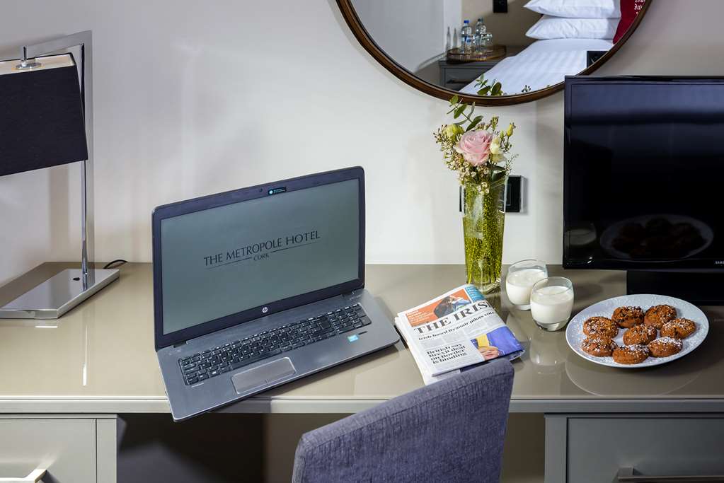 The Metropole Hotel Cork-guestroom-Guest Room,Guest Room Amenity,On-Site.jpg