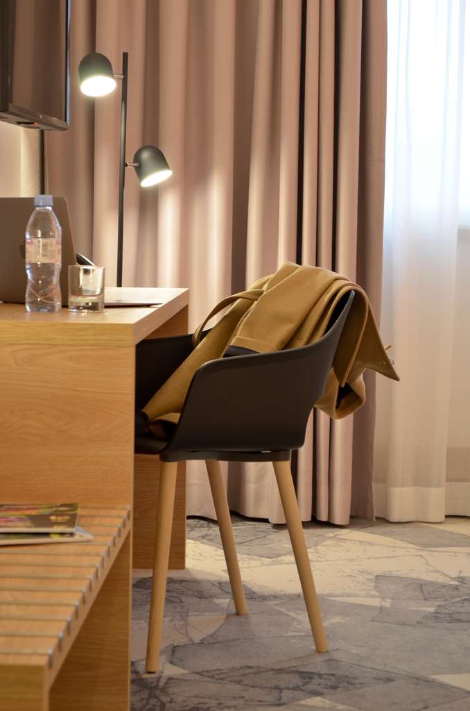 HOTEL DES CONGRES-guestroom-Guest Room,Guest Room Amenity,On-Site.jpg
