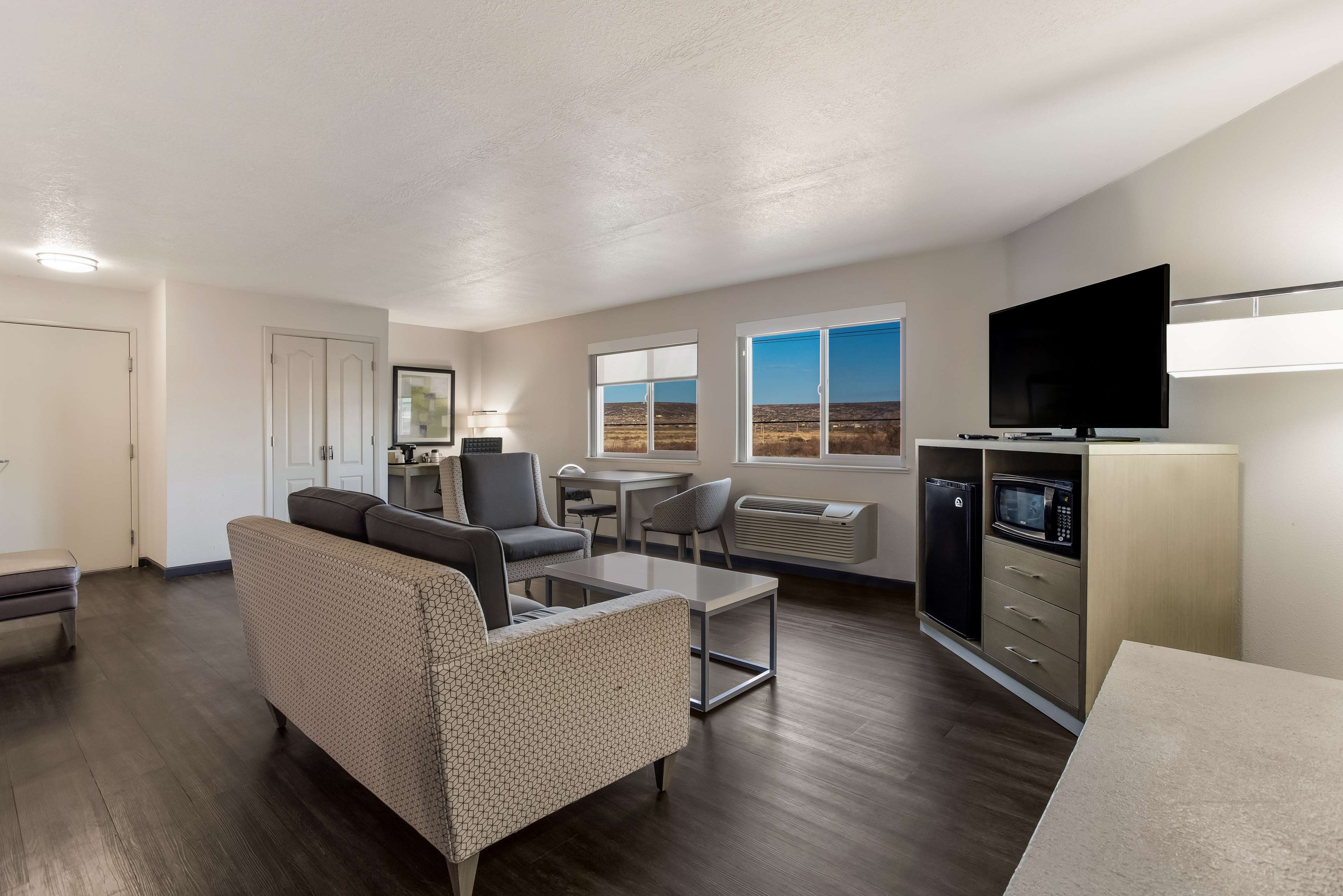 Best Western Grants Inn Room Type - 2 Queen Beds, Non-Smoking, Larger Room, Sitting Area, Microwave And Refrigerator, High Speed Interne Best Western Grants Inn Room Type - 2 Queen Beds, Non-Smoking, Larger Room, Sitting Area, Microwave And Refrigerator, High Speed Interne