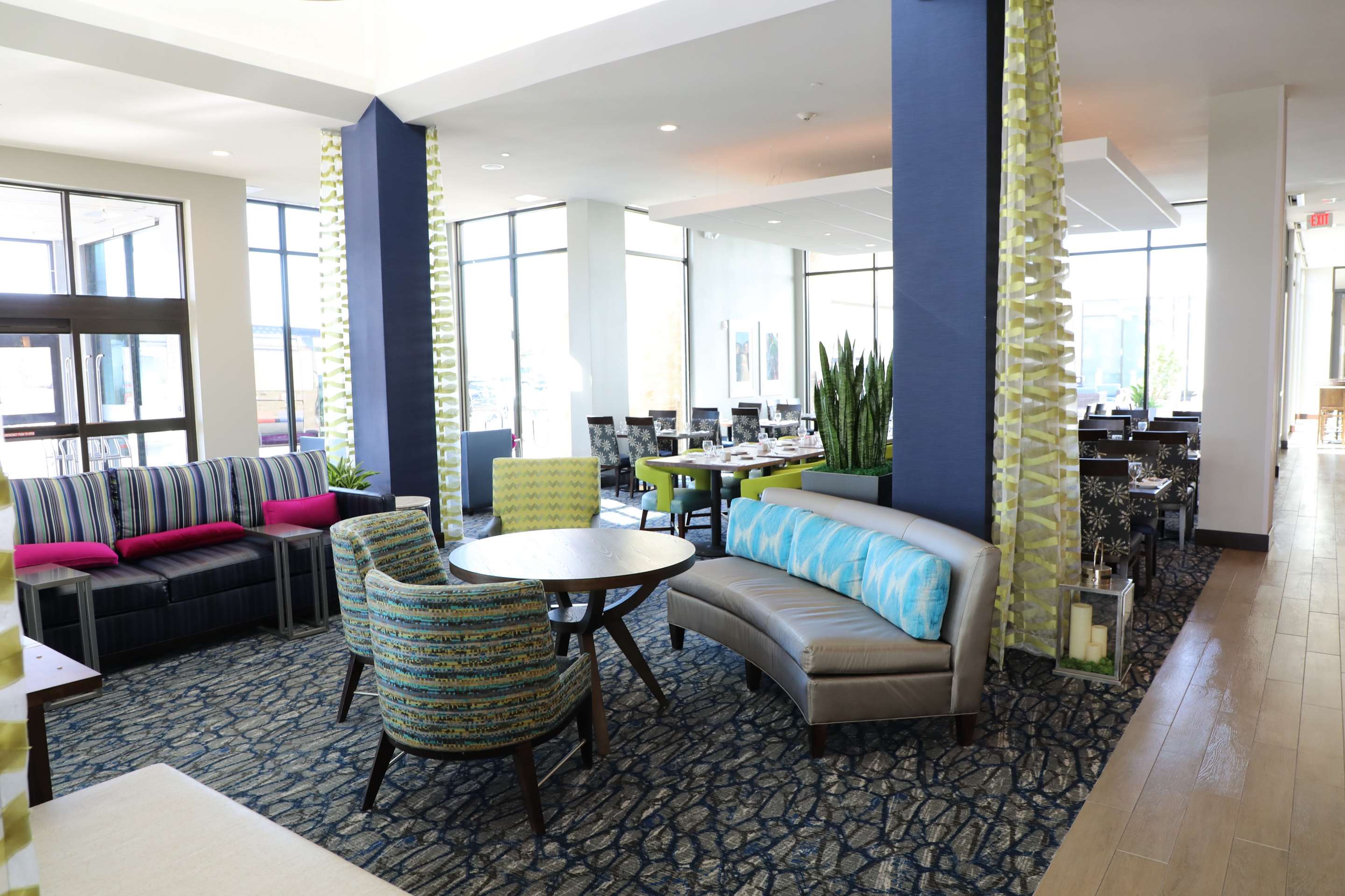 Lobby | Hilton Garden Inn Austin Airport