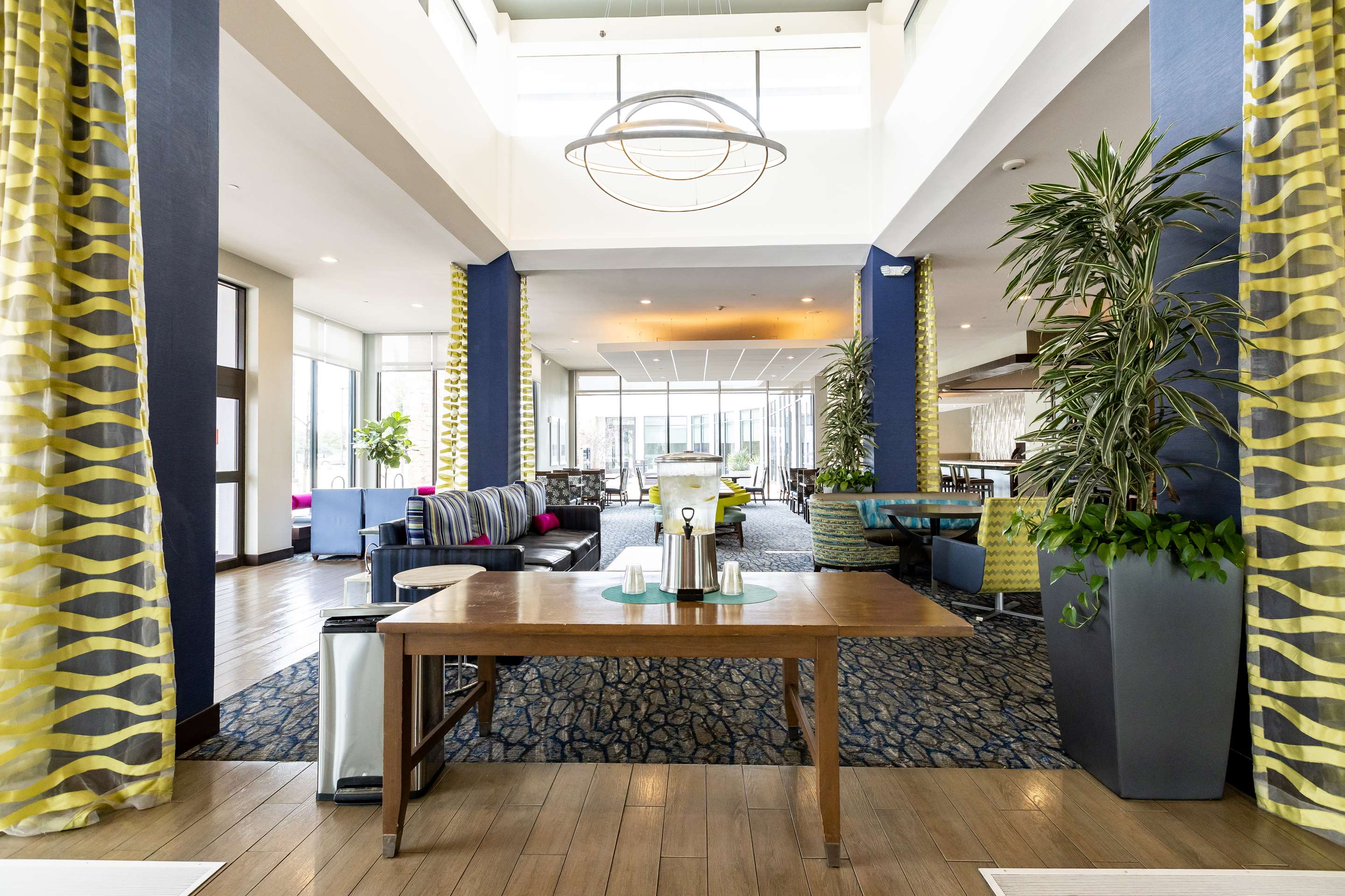 Lobby | Hilton Garden Inn Austin Airport