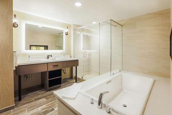  - Homewood Suites by Hilton Upper Downtown Charleston - I-26, Exit 221B