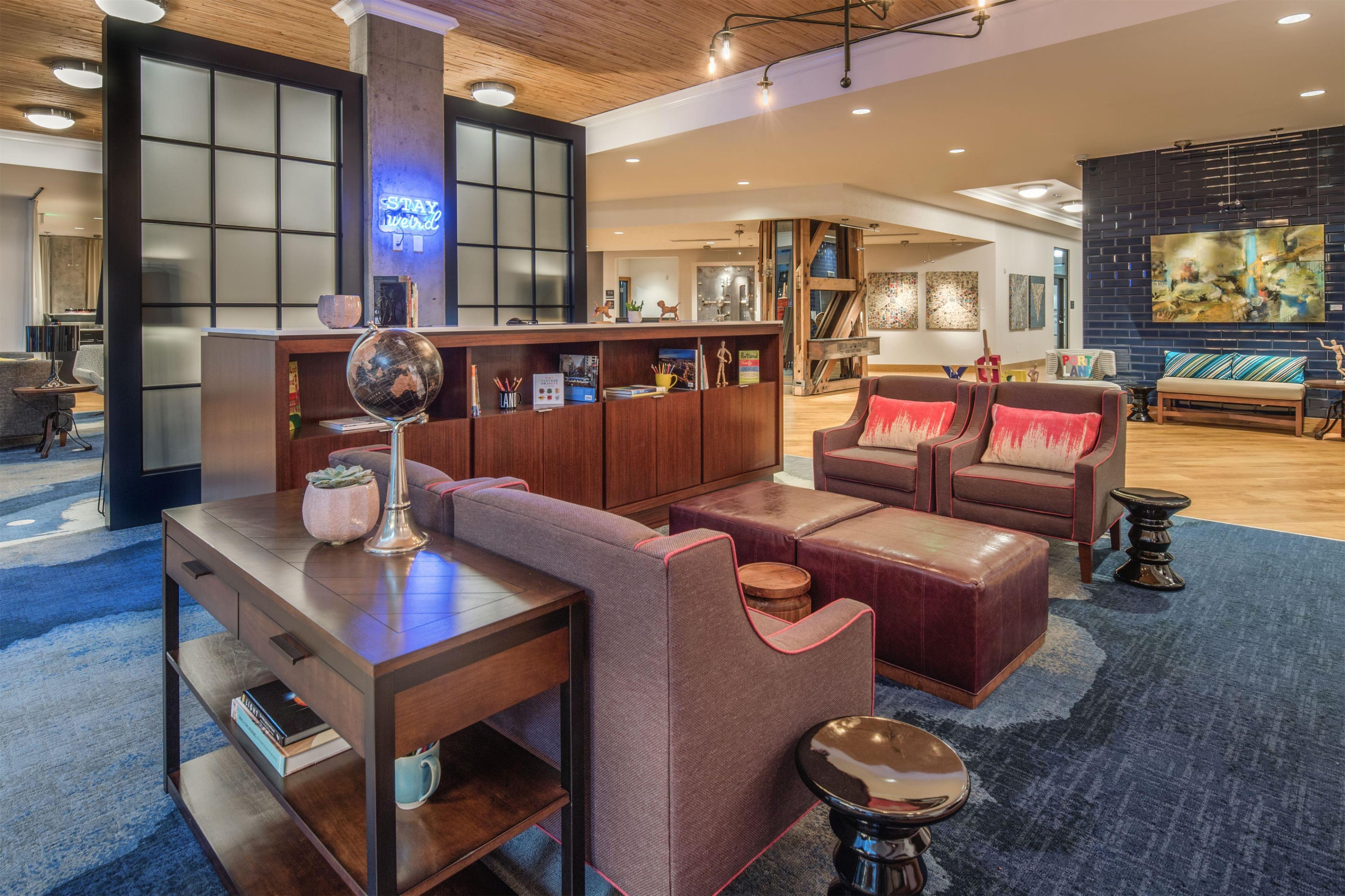 Lobby | Hampton Inn & Suites Portland-Pearl District