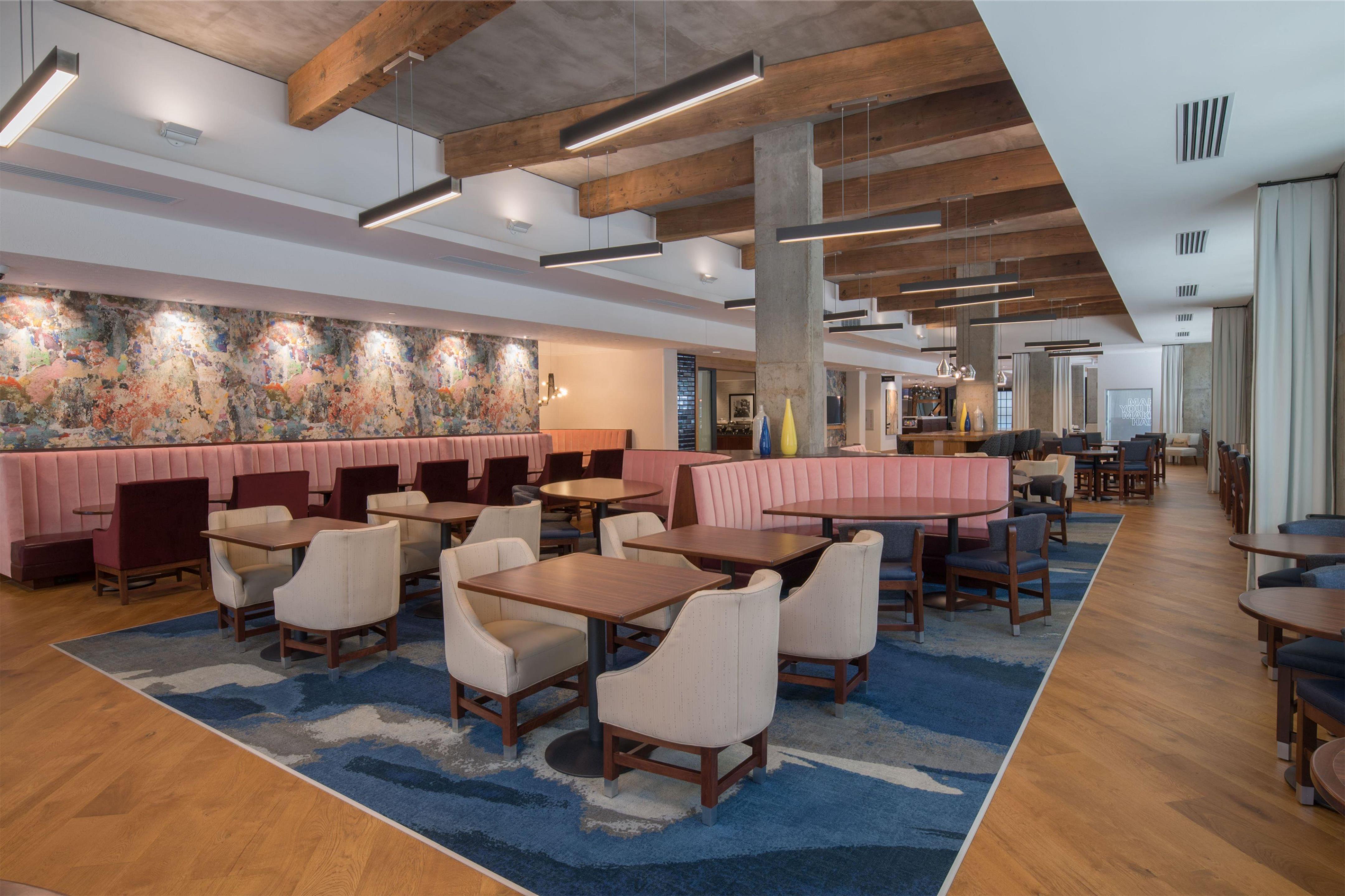 Lobby | Hampton Inn & Suites Portland-Pearl District
