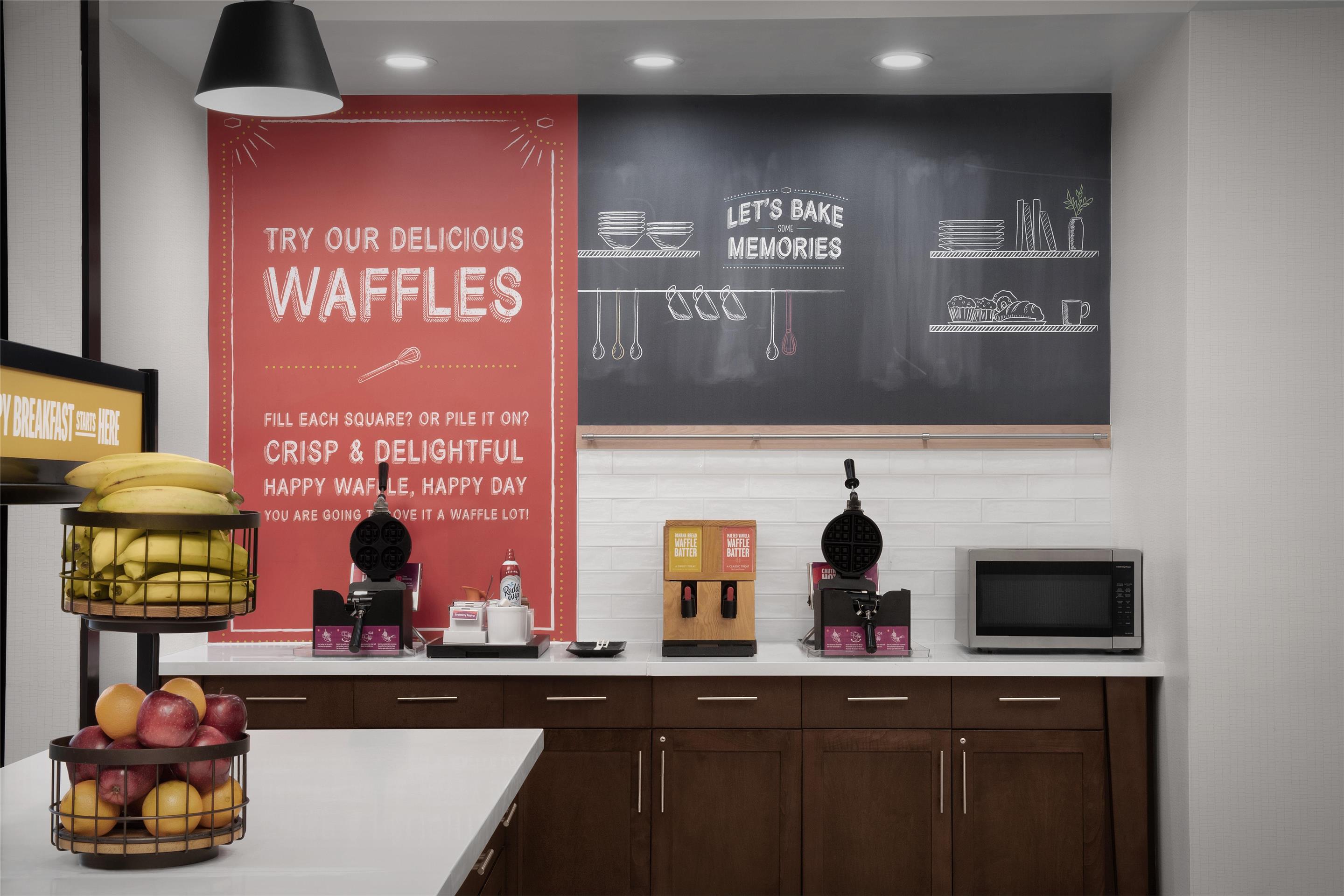 Breakfast Area | Hampton Inn & Suites Walterboro