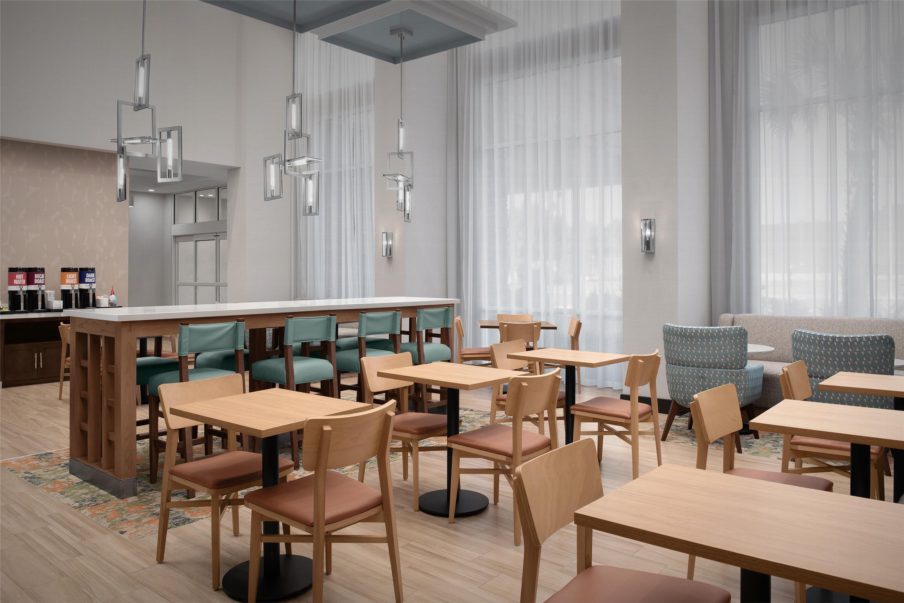 Breakfast Area | Hampton Inn & Suites Walterboro
