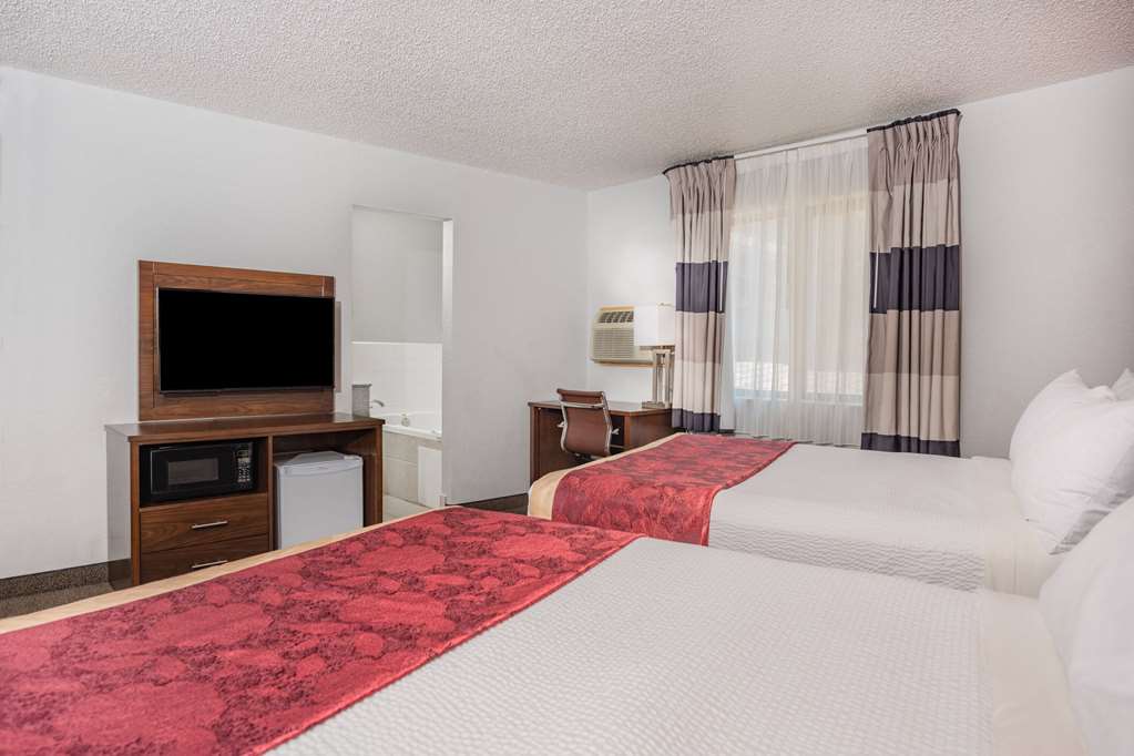 RAMADA BY WYNDHAM, KEYSTONE NEAR MT-guestroom-Guest Room,Tub - Jetted,Suite,On-Site.jpg