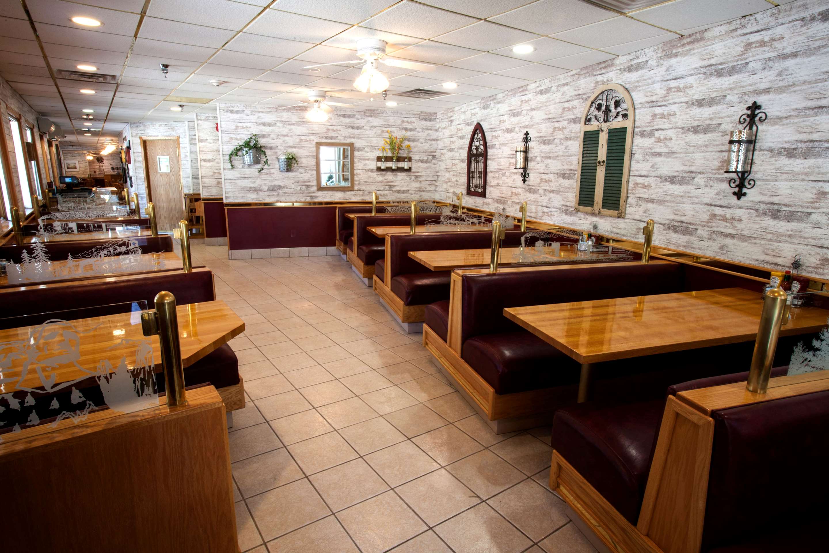 Restaurant | Ramada by Wyndham Keystone Near Mt Rushmore