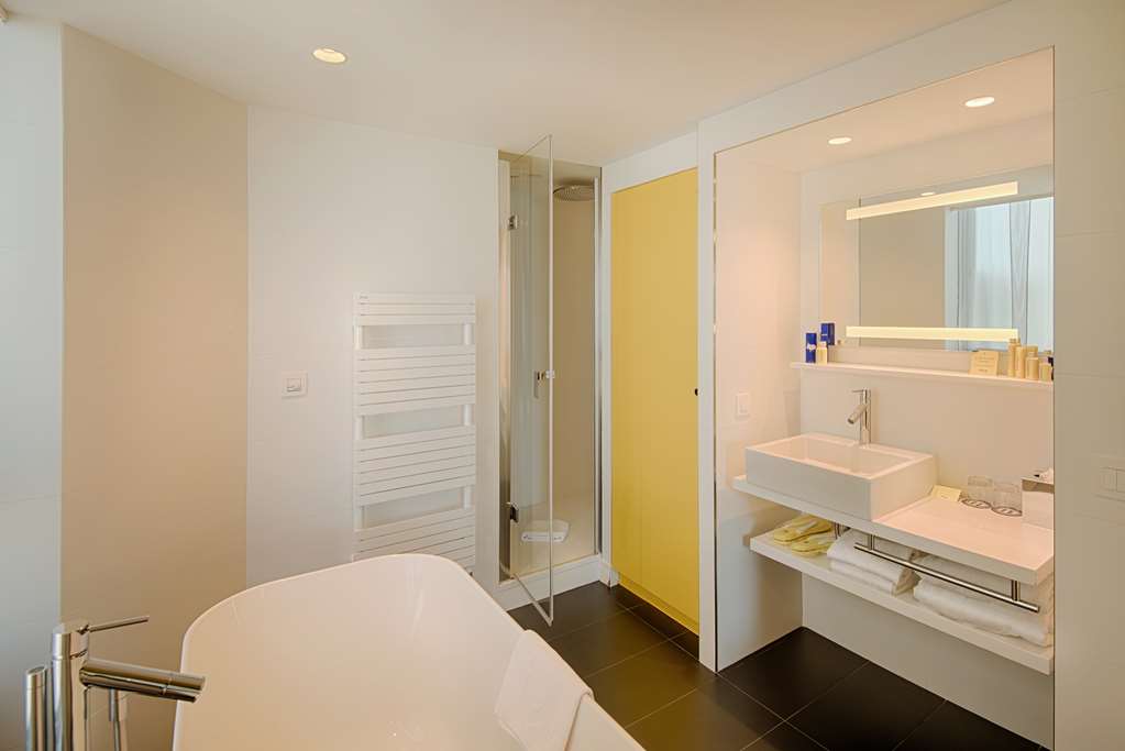 NHOW MARSEILLE-guestroom-Guest Room,Bathroom,On-Site.jpg