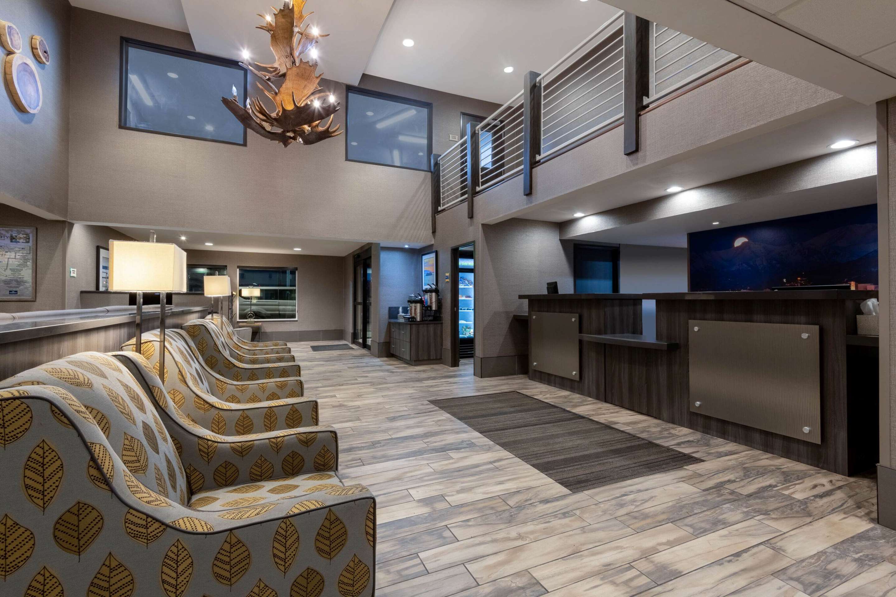 Lobby | La Quinta Inn & Suites by Wyndham Anchorage Airport
