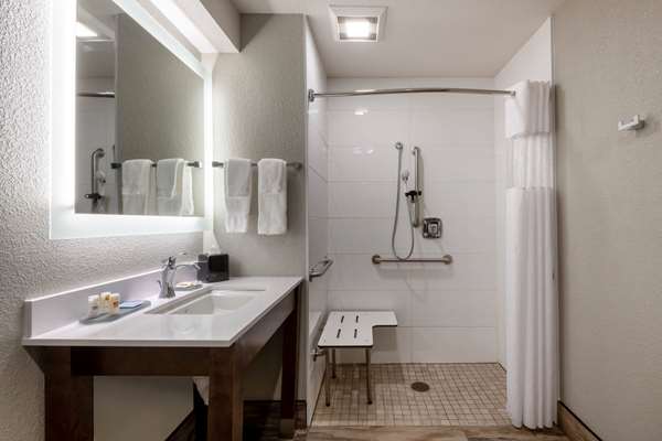  - La Quinta Inn & Suites Airport Anchorage