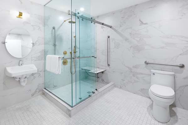  - Pantages Hotel Downtown Toronto