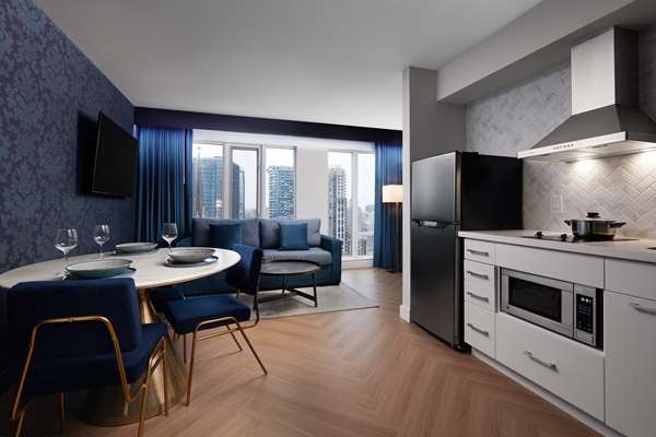  - Pantages Hotel Downtown Toronto