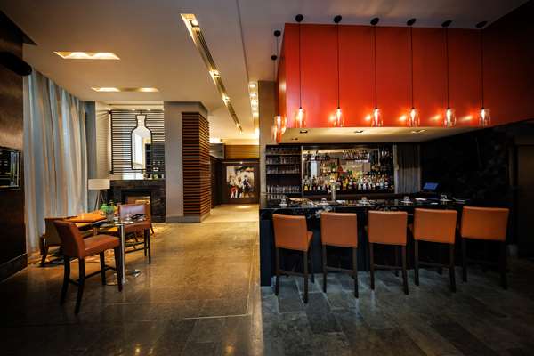 Bar - Pantages Hotel Downtown Toronto