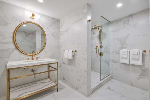  - Pantages Hotel Downtown Toronto