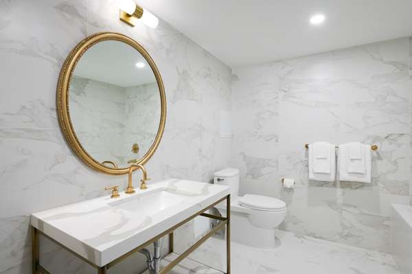  - Pantages Hotel Downtown Toronto