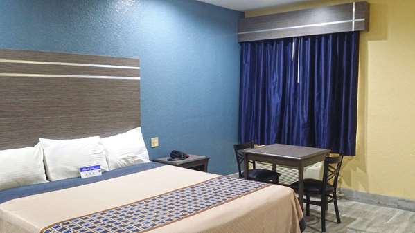 Spa - Americas Best Value Inn Northside Houston - I-69, Exits 137 & 137B