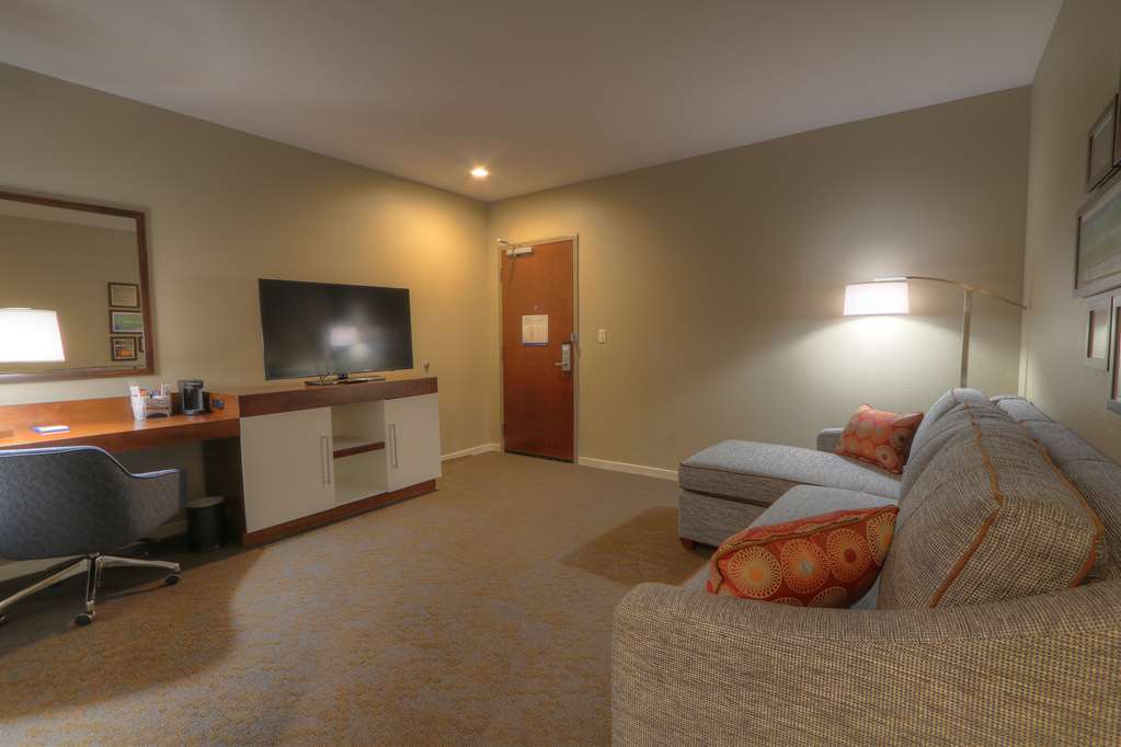 Hampton Inn Gatlinburg Historic Nature Trail, TN-guestroom-Guest Room,On-Site.jpg