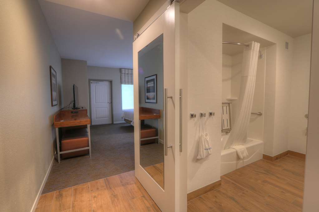Hampton Inn Gatlinburg Historic Nature Trail, TN-guestroom-Guest Room,Bathroom,On-Site.jpg