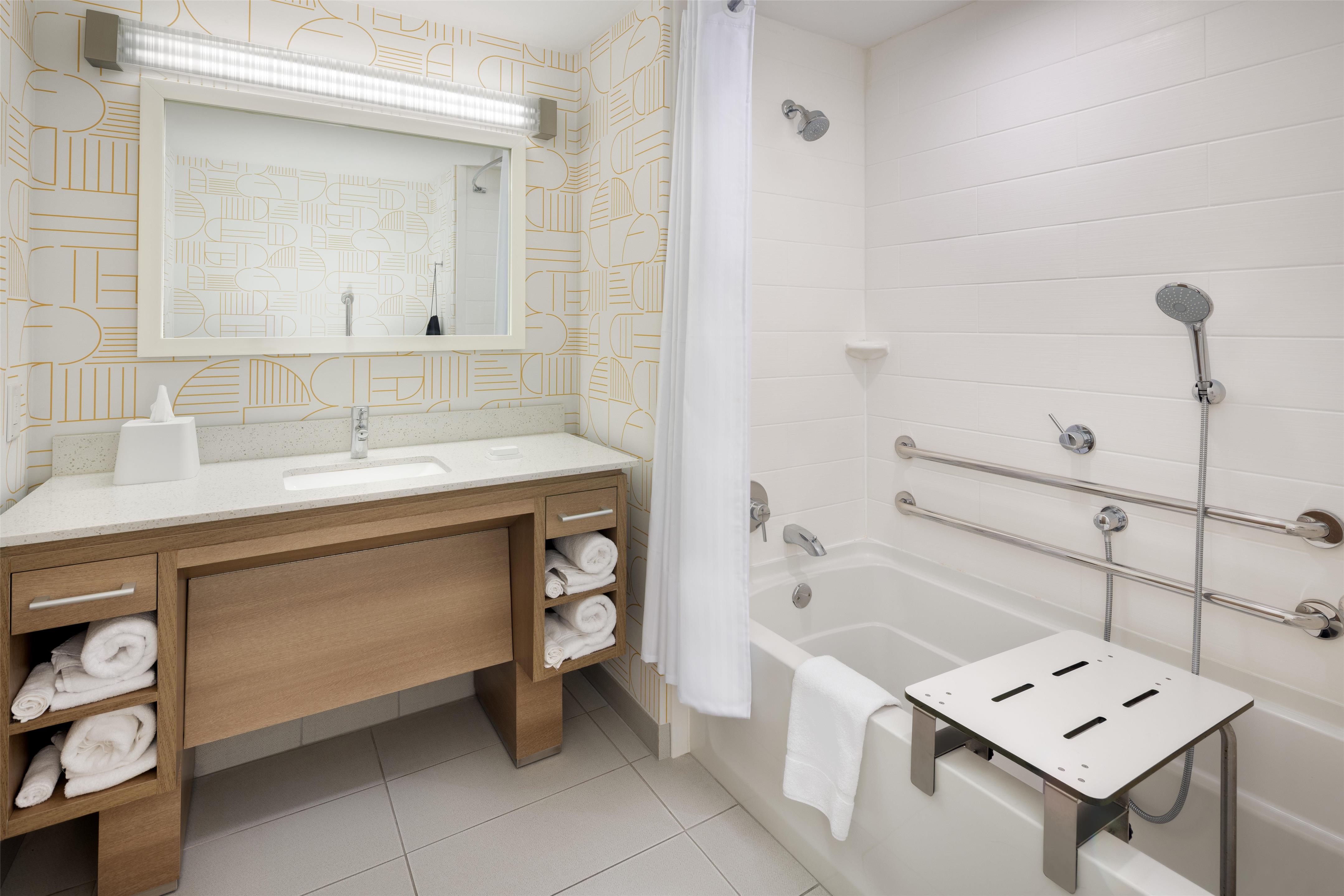 Guest room bath